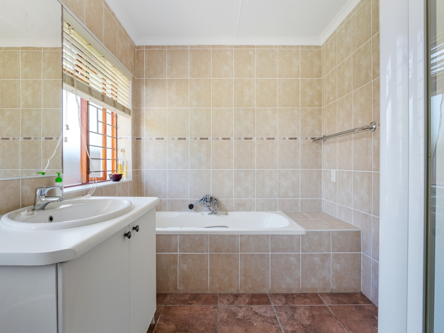 3 Bedroom Property for Sale in The Island Western Cape